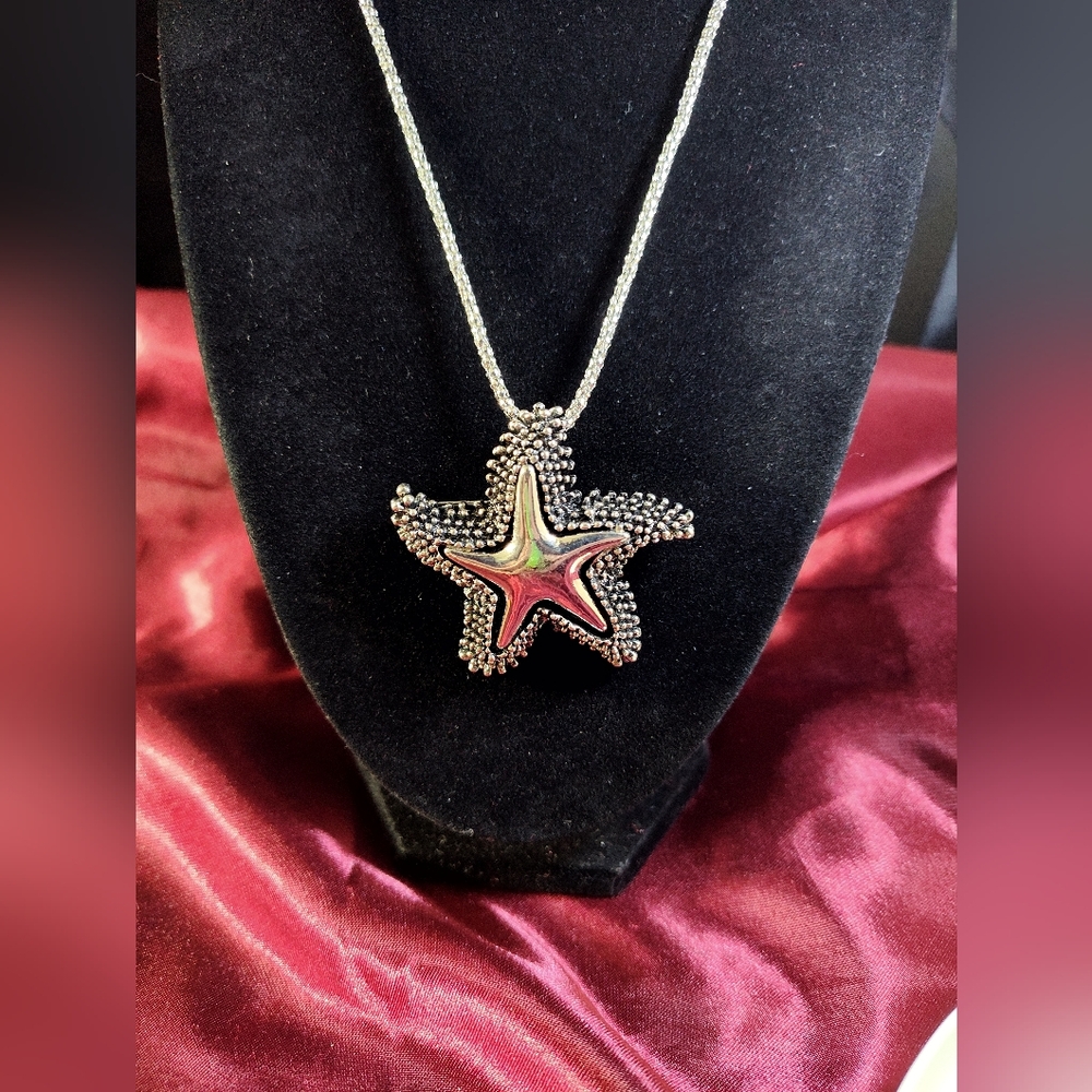 Vintage Silver Tone Starfish Pendant Necklace/Brooch